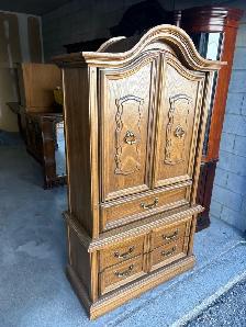 Free delivery used Victorian-style Armoire with Drawers - Photo 6
