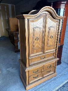 Free delivery used Victorian-style Armoire with Drawers - Photo 7