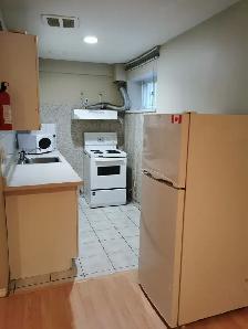 Large Studio with Private Bathroom and Kitchen Near SkyTrain SFU - Photo 2