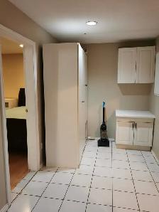 Large Studio with Private Bathroom and Kitchen Near SkyTrain SFU - Photo 6