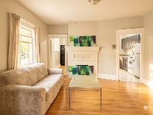 (Downtown) Private MasterRoom, Furnished @ Quiet 2 Bedrooms! - Photo 2