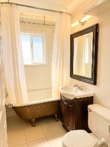 (Downtown) Private MasterRoom, Furnished @ Quiet 2 Bedrooms! - Photo 4
