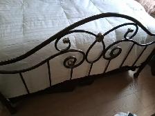 Beautiful Metal Bed - Photo 3