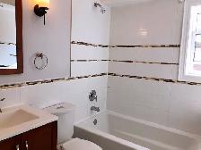$4,350 / 3 bedroom 2 bath (1,250 sf) Little Italy - Photo 5