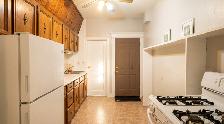 (Downtown) Private ROOM, Furnished @ 2-Bedroom Apartment,Quiet! - Photo 3