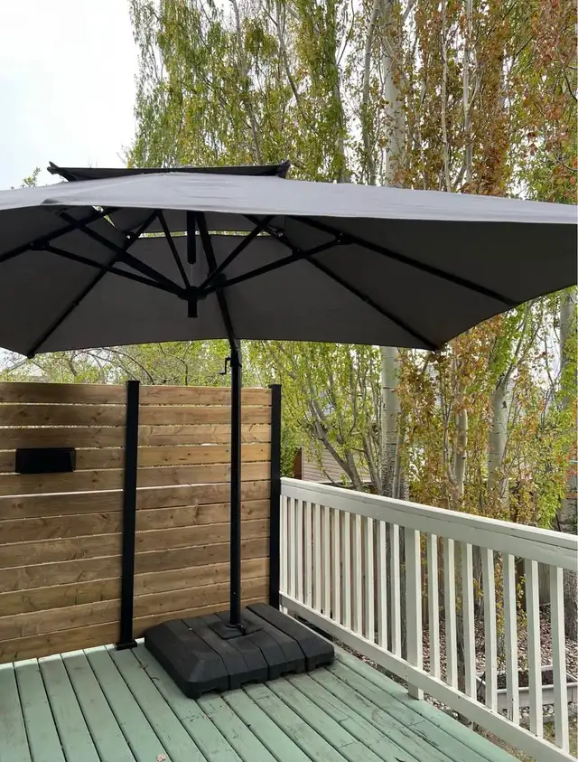 10’ X 10’ Offset Cantilever Umbrella