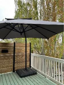 10’ X 10’ Offset Cantilever Umbrella