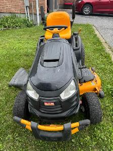 Craftsman Lawn Tractor - Photo 4