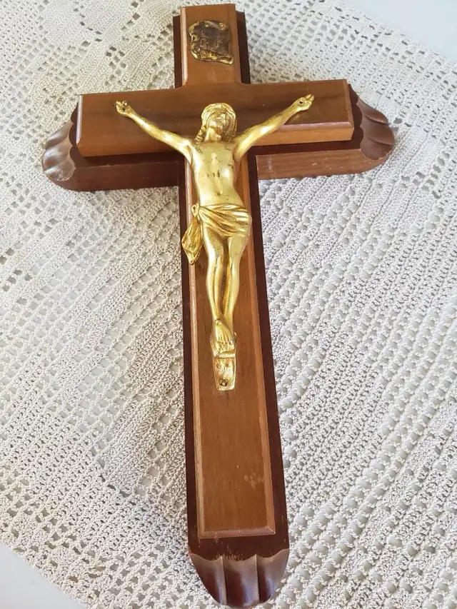 CRUCIFIX ANCIEN EN BOIS WOW!