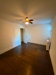 Oversized 2 Bedroom Apartment in Forest Hill Village - Photo 2