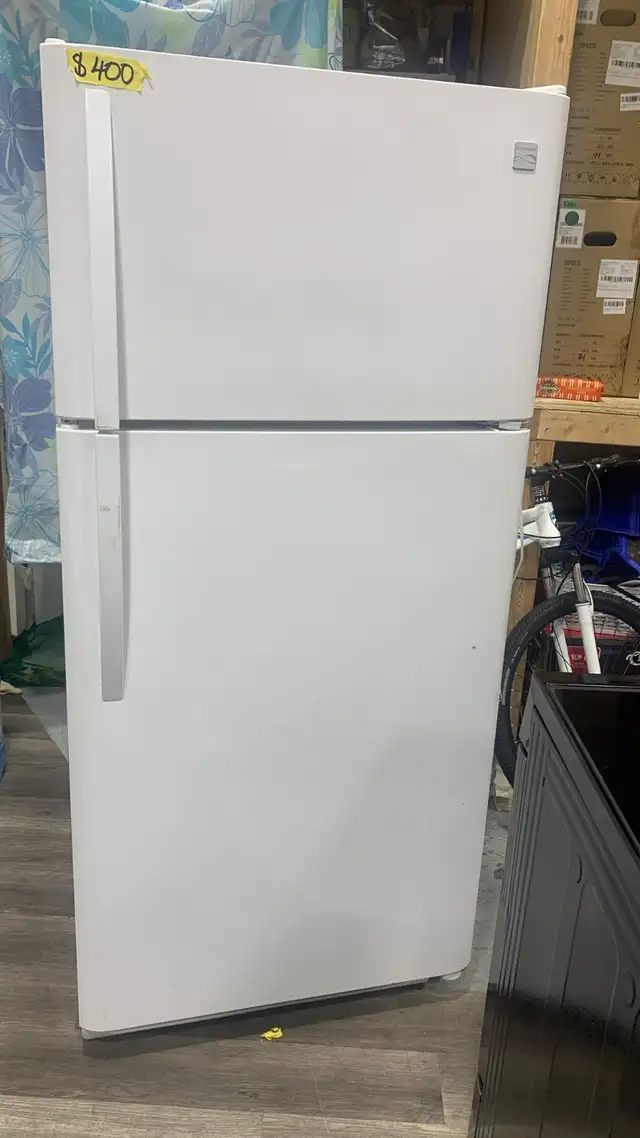 Fridge - 30' Kenmore 18.0 Cu. Ft. - Top Freezer  - White.