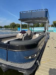Double Decker Pontoon Boat on Lake Simcoe - Photo 2