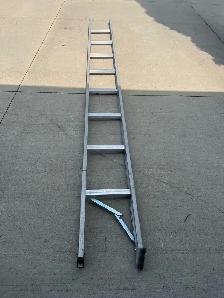 10’ Folding aluminum ladder - Photo 3