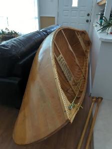 Canoe en bois de cèdre