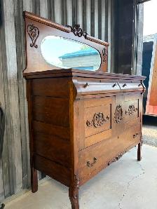 Beautiful Buffet - Photo 3
