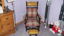 3 LAMPES ANTIQUES ET VIEILLE CHAISE BERÇANTE ET INCLINABLE - Photo 6