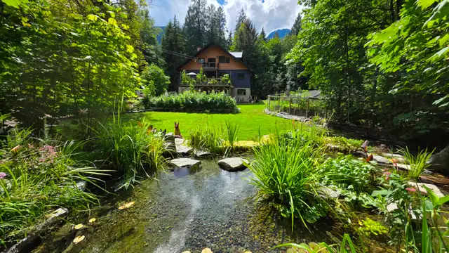 House Manager with Private Accommodation - Upper Squamish Valley