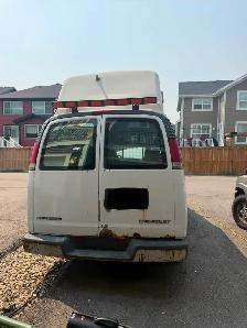 Chevy Express Van - Photo 2