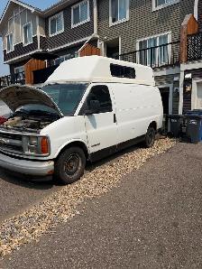 Chevy Express Van - Photo 3