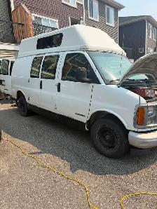 Chevy Express Van - Photo 4