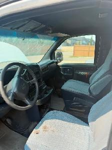Chevy Express Van - Photo 7