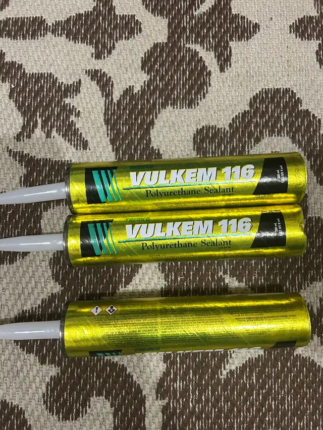 Vulkem Polyurethane sealant (3 tubes)