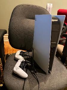 PS5 with controllers - Photo 3