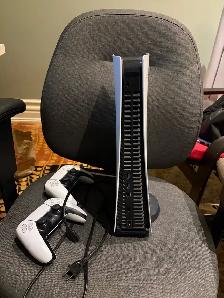 PS5 with controllers - Photo 4