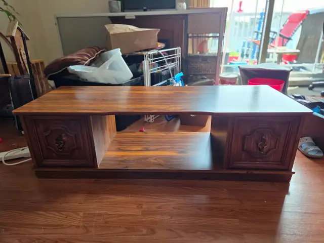 Coffee table, old but in very good condition