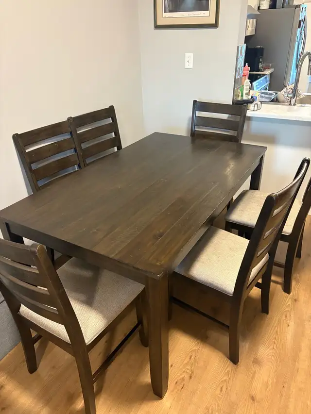 7 pc Dining Set with Table and 6 Chairs