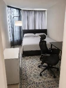 Spacious Condo, 2 2 den, Sept 1, Burnhamthorpe and Hurontario - Photo 9