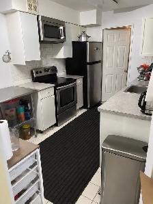 Spacious 2 2 den condo, Sept 1 move-in, Burnhamthorpe-Hurontario - Photo 5