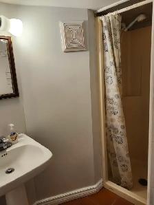 Clean, furnished rooms - 5min. walk to UoW on Rankin Ave. - Photo 9
