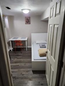 A nice furnished room, all included, Eglinton and Mt. Pleasant - Photo 2