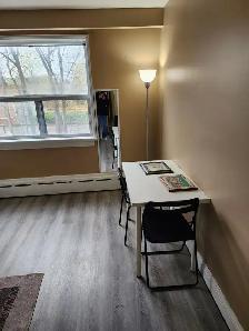 A large furnished room, utilities WIFI incl, Wilson and Bathurst - Photo 2