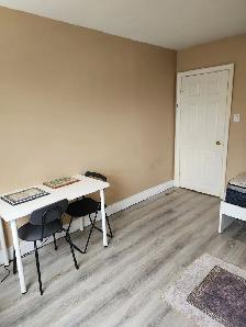 A large furnished room, utilities WIFI incl, Wilson and Bathurst - Photo 3