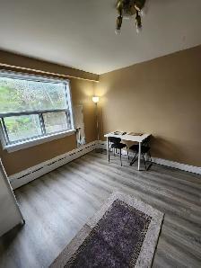 A large furnished room, utilities WIFI incl, Wilson and Bathurst - Photo 4
