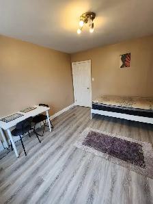 A large furnished room, utilities WIFI incl, Wilson and Bathurst - Photo 6