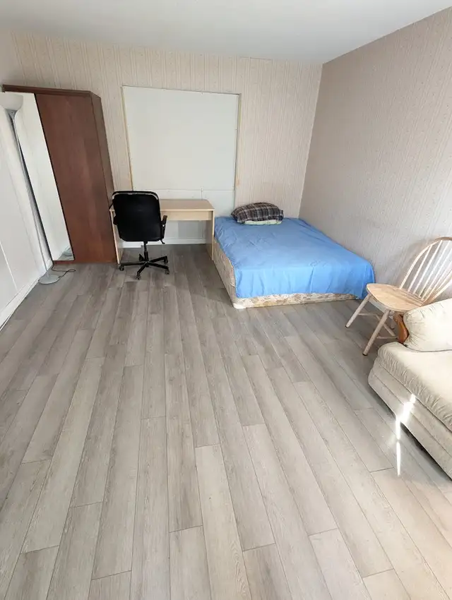 Move in today! Long or short term. Fisher/Meadowlands. ASAP