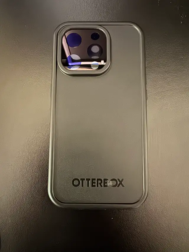 New OtterBox FRĒ  Series iPhone 15 Pro Waterproof - Black