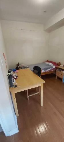 rooms for rent near York University - Photo 2