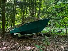 Boat with motor - Photo 2