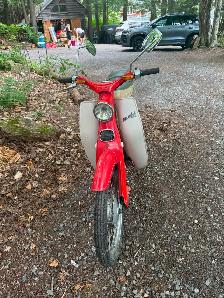 Two 'vintage' scooters - Photo 2
