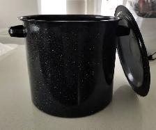 Enamel Bucket - Photo 2