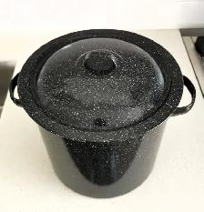 Enamel Bucket - Photo 3