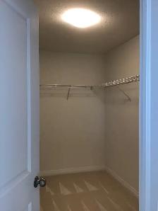 1 Master Bedroom for one female or couple in Kitchener - Photo 2