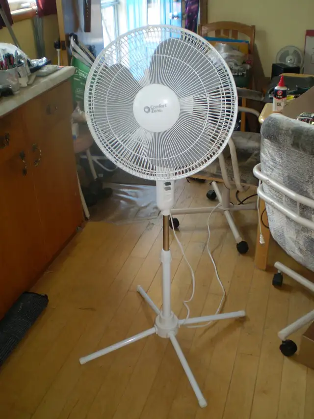 FREE STANDING FLOOR FAN-USED-3 SPEEDS-$20