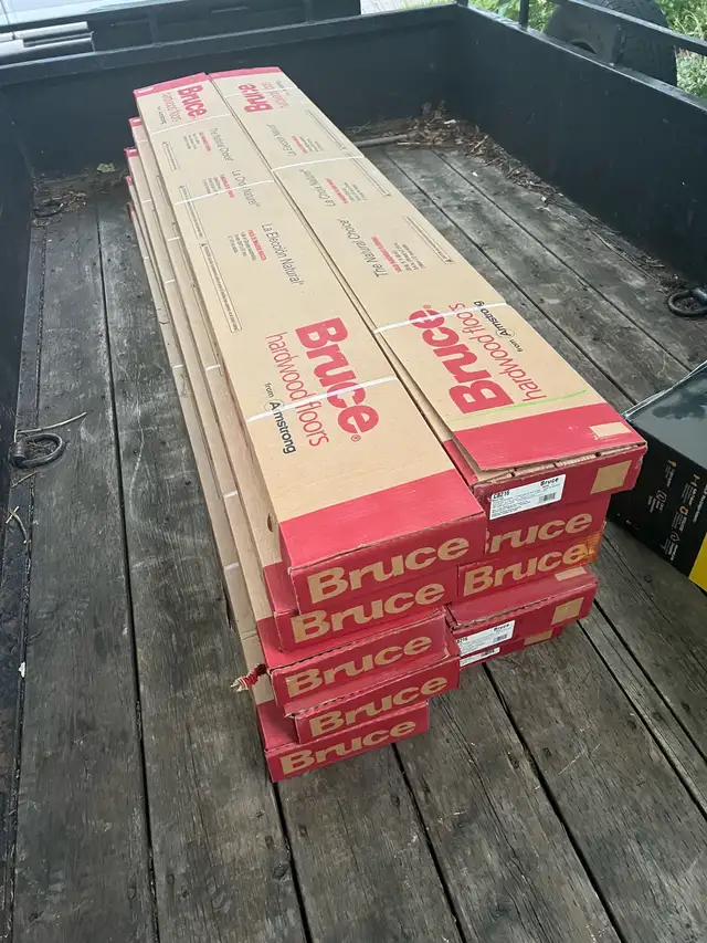oak hardwood, new in box, 200 sq ft