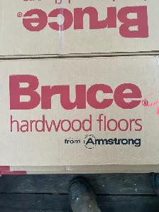 oak hardwood, new in box, 200 sq ft - Photo 5