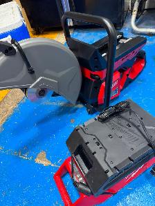 Milwaukee concrete abrasive saw - Photo 2